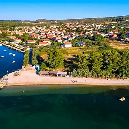By The Sea Szálloda