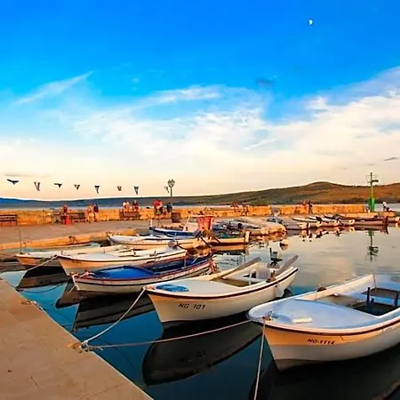Отель By The Sea 4*